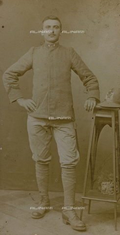MRC-A-000044-0007 - Album "Alpini": Corporal of the 3rd Regiment in uniform by country - Date of photography: 1916 - Alinari Archives, Florence