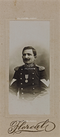 MRC-A-000073-0010 - Album "Polizia-P.A.I.-Guardie": Brigadier Guards City in full uniform - Date of photography: 03/1912 - Alinari Archives, Florence