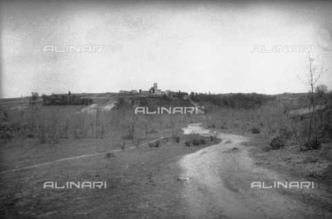NVQ-S-000321-0057 - Spanish Civil War 1936-1939: Italian fascist soldiers pass through Jerez de la Frontera, Guadalajara, Almadrones, Navalpotro, Calamocha and Labastida to arrive in Santander. View of Spanish landscape with a town in the background - Date of photography: 1937 - Alinari Archives, Florence