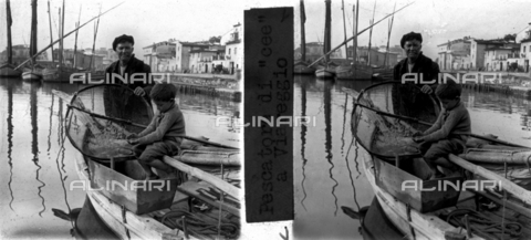 NVQ-S-001803-0001 - Portrait of a fisherman with a child, Viareggio, fotografia stereoscopica - Date of photography: 1930 ca. - Alinari Archives, Florence