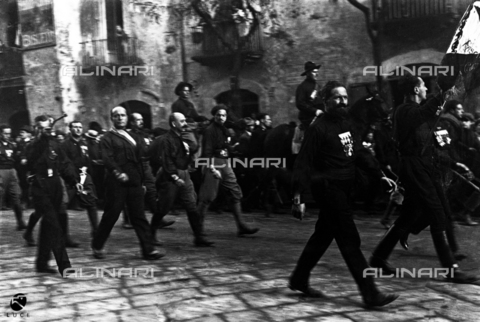 PAS-F-000877-0000 - Mussolini, De Vecchi e Balbo marciano a Napoli fra le camicie nere - Data dello scatto: 24/10/1922 - Istituto Luce/Gestione Archivi Alinari, Firenze
