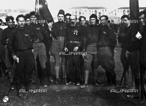 PAS-F-000900-0000 - Un gruppo di camicie nere radunati a Napoli - Data dello scatto: 24/10/1922 - Istituto Luce/Gestione Archivi Alinari, Firenze