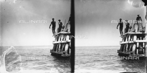 PCA-F-000018-0000 - Stereophoto picturing a youth diving - Date of photography: 1914 ca. - Alinari Archives, Florence
