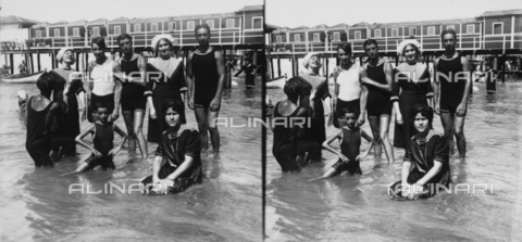 PCA-F-000022-0000 - Stereoscopic view of young swimmers in swimsuits - Date of photography: 1914 ca. - Alinari Archives, Florence