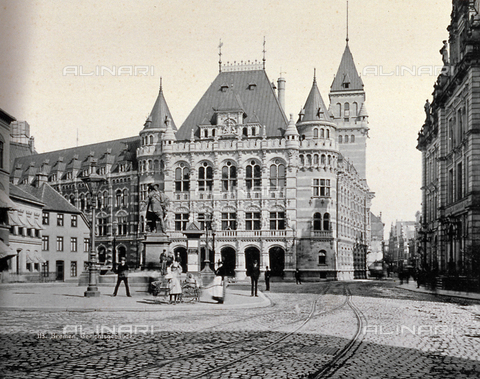 PDC-A-004597-0009 - View of a square in Bremen with the Court House - Date of photography: 1898 - Alinari Archives, Florence