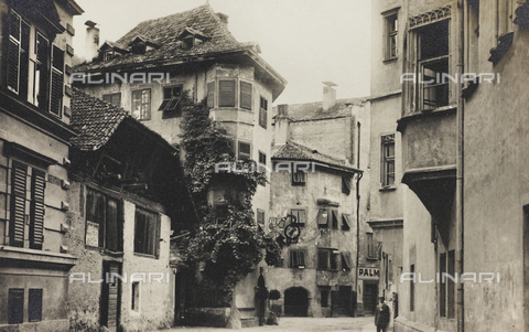 PDC-A-004613-0049 - La Cà de Bezzi in Bolzano - Date of photography: 1920 ca. - Alinari Archives, Florence