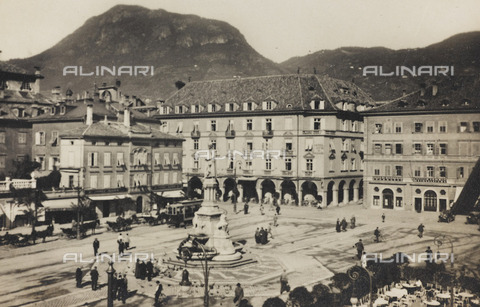PDC-A-004613-0053 - Piazza Vittorio Emanuele, Bolzano - Bozen - Date of photography: 1920 ca. - Alinari Archives, Florence