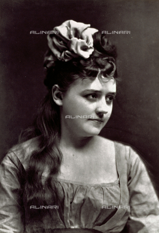 PDC-A-004660-0013 - Half-length portrait of the singer Paola Marie. She has an elaborate coiffure - Date of photography: 1874 ca. - Alinari Archives, Florence