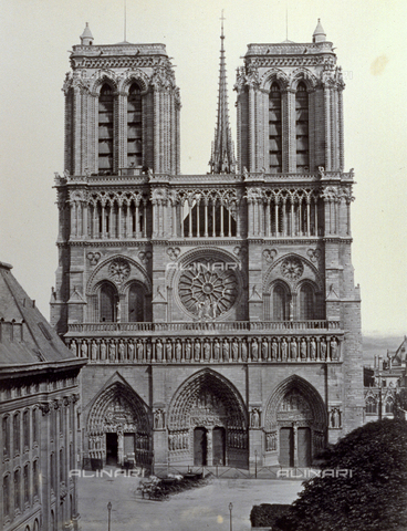 PDC-F-000257-0000 - The facade of the cathedral of Notre Dame, in Paris, and the area in front of the church - Date of photography: 1857 ca. - Alinari Archives, Florence