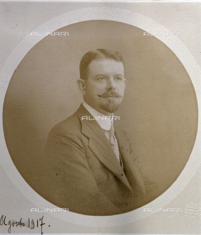 PDC-F-000595-0000 - Half-length portrait of a young and elegant man with moustache and goatee. - Date of photography: Agosto 1917 - Alinari Archives, Florence