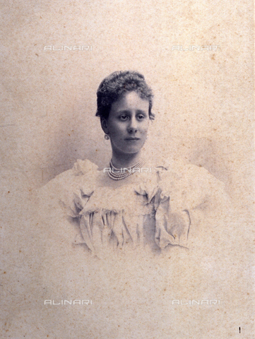 PDC-F-000893-0000 - Half-length portrait of a lady in an elegant dress with bows and lace and a four string pearl necklace - Date of photography: 1890 -1910 ca. - Alinari Archives, Florence