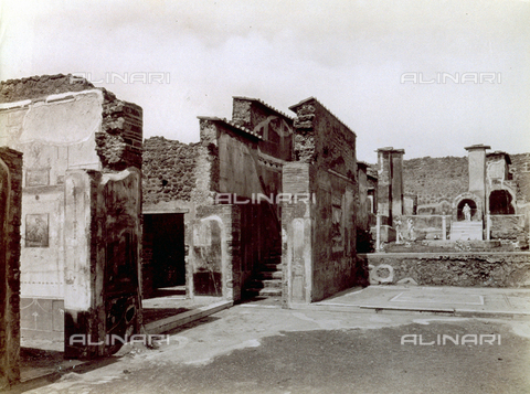 PDC-F-001072-0000 - View of the house of Marcus Lucretius in Pompeii. To the right can be seen a garden adorned with numerous sculptures. - Date of photography: 1870-1880 - Alinari Archives, Florence