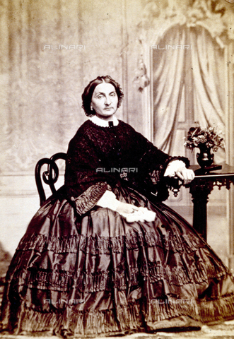 PDC-F-001507-0000 - Full-length portrait of a lady in elegant day dress - Date of photography: 1860 -1870 ca. - Alinari Archives, Florence