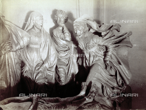 PDC-F-001765-0000 - Detail of the terra cotta group of the "Lamentation over the dead Christ" by Niccolò dell'Arca, in the Sanctuary of Santa Maria della Vita in Bologna - Date of photography: 1880-1900 - Alinari Archives, Florence