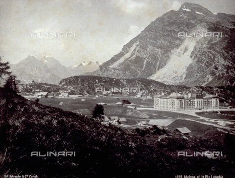 PDC-F-001935-0000 - View of Maloja, a pass in the Rhaetian Alps, in the Cantons of Grigioni in Switzerland. To the right, the imposing Hotel Kursal; in the background, the Pizzo Longhin. The valley is dotted with residential buildings - Date of photography: 1870-1890 ca. - Alinari Archives, Florence
