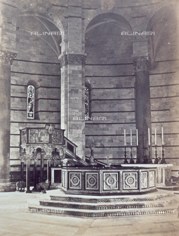 PDC-F-002573-0000 - Interior of the Baptistry in Pisa. In the foreground the baptismal font, in the background the pulpit - Date of photography: 1870-1880 ca. - Alinari Archives, Florence