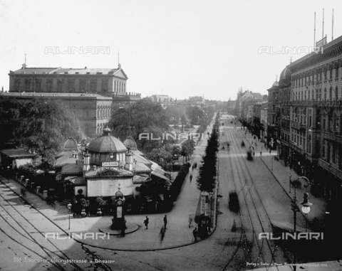 PDC-F-003559-0000 - In the foreground, an café on the corner of Georgsstrasse in Hannover (Germany), the large street on which the Opera House Stands. Buildings across the street - Date of photography: 1899 - Alinari Archives, Florence