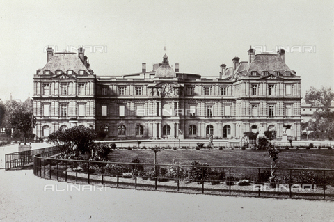 PDC-S-000252-0004 - The Palais du Luxembourg in Paris, back facade overlooking the garden - Date of photography: 1855-1865 - Alinari Archives, Florence