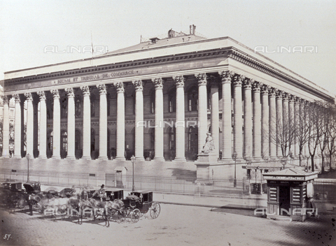 PDC-S-000252-0007 - The stock market in Paris. In the foreground, in front of the building, a few carriages waiting. On the right, a kiosk - Date of photography: 1855-1865 - Alinari Archives, Florence