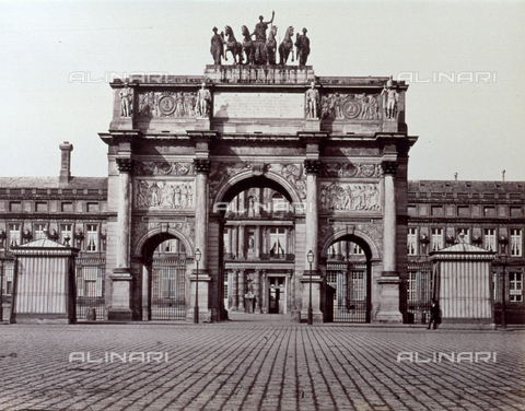 PDC-S-000252-0009 - The Arc de Triomphe du Carrousel (1806-1808) in Paris. On the right, in the foreground, the figure of a man - Date of photography: 1855-1865 - Alinari Archives, Florence