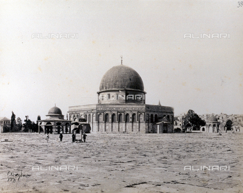 PDC-S-000275-0005 - The Mosque of Omar in Jerusalem, with the square in front paved in stone. In the background the buildings of the city with a few passersby in the foreground - Date of photography: 1860-1870 ca. - Alinari Archives, Florence