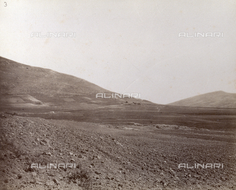 PDC-S-000275-0027 - He valley of Naplusa, in Israel, with the tomb of Joseph in the background - Date of photography: 1860-1870 - Alinari Archives, Florence