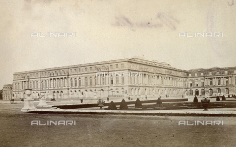PDC-S-000368-0004 - The front facade of the Grand Trianon, annexed to the Palace of Versailles, with part of the surrounding garden - Date of photography: 1875 - 1900 ca. - Alinari Archives, Florence