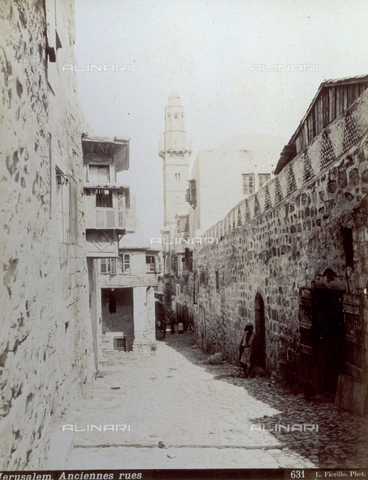 PDC-S-000752-0004 - View of an ancient street of Jerusalem. In the background a Minaret - Date of photography: 1880-1900 - Alinari Archives, Florence