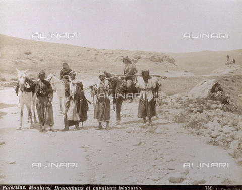 PDC-S-000752-0011 - Portrait of nomadic horsemen and dragomans in the palestinian desert - Date of photography: 1880-1900 - Alinari Archives, Florence