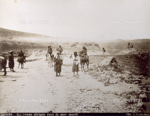 PDC-S-000752-0012 - Group of Middle Eastern and European men, some of them on horseback and the others standing, in the desert, in the outskirts of Jerico - Date of photography: 1880-1900 - Alinari Archives, Florence