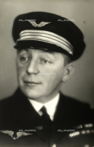 PPA-F-000942-0000 - Portrait of the aviator Goulette. - Date of photography: 1930 - Alinari Archives, Florence