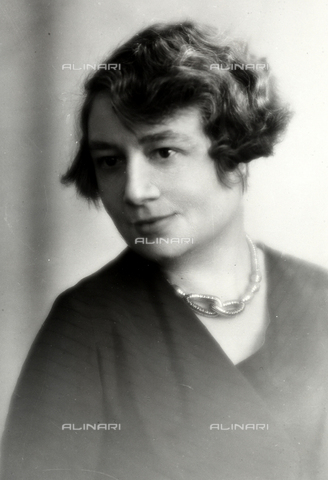 PPA-F-001692-0000 - Portrait of the Countess Jean de Pange, French writer and author of the novel 'Paris'. - Date of photography: 1933 - Alinari Archives, Florence