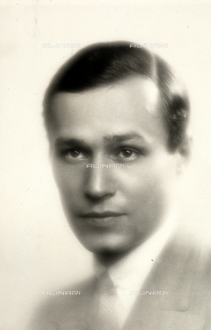 PPA-F-001696-0000 - Portrait of the French man of letters Serge Veber. - Date of photography: 1927 - Alinari Archives, Florence