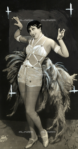 PPA-F-001937-0000 - Ritratto a figura intera dell'attrice francese Adelaide Hall, artista del music-hall. - Data dello scatto: 1929 - Archivi Alinari, Firenze