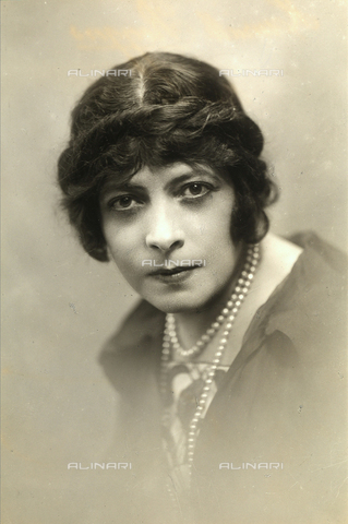 PPA-F-001948-0000 - Portrait of Henriette Roggers, French actress. - Date of photography: 1923 - Alinari Archives, Florence