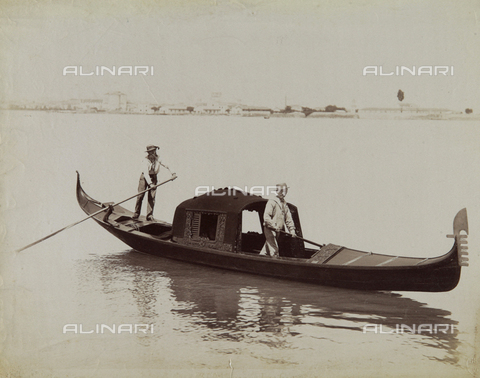 REA-F-000873-0000 - Gondoliers in the lagoon of Venice - Date of photography: 1860-1870 ca. - Alinari Archives, Florence
