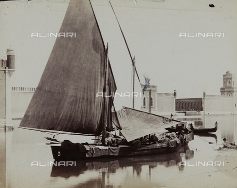 REA-F-000876-0000 - A Bragozzo, a fishing boat in the lagoon of Venice - Date of photography: 1860-1870 ca. - Alinari Archives, Florence