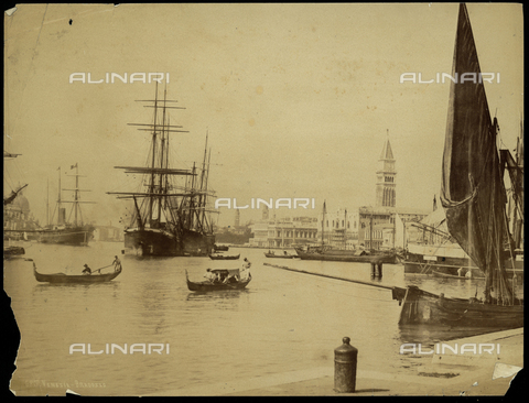 REA-F-000877-0000 - Ships, gondolas and Bragozzi in the lagoon of Venice - Date of photography: 1860-1870 ca. - Alinari Archives, Florence