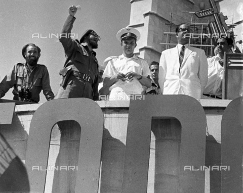 RNA-F-883330-0000 - Cuban Prime Minister Fidel Castro, pilot-cosmonaut of the Soviet Union Yuri Gagarin and Cuban President Osvaldo Dorticos Torrado at the meeting in Havana during Gagarin's visit to Cuba - Date of photography: 23/07/1961 - Pavel Barashev/STF / Sputnik/ Alinari Archives