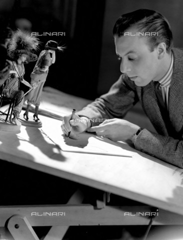 RVA-S-001045-0014 - Ritratto dello stilista e designer di alta moda femminile francese Jacques Fath (1912-1954) - Data dello scatto: 1941 - Laure Albin Guillot / Roger-Viollet/Alinari