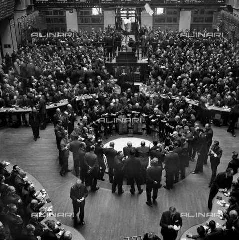 RVA-S-001443-0013 - Balconata centrale della Borsa di Parigi - Data dello scatto: 1950 ca. - Jacques Cuinières / Roger-Viollet/Alinari