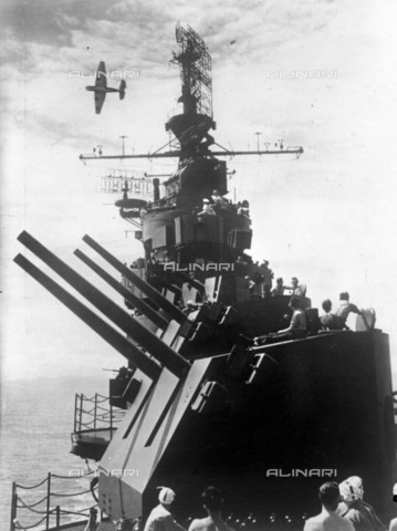 RVA-S-002074-0009 - World War II: 27,000 tons of American fleet with one of the first radar detection devices - Date of photography: 12/09/1943 - Jacques Boyer / Roger-Viollet/Alinari