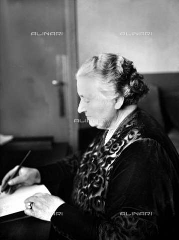 RVA-S-003265-0013 - Maria Montessori ( 1870-1952 ), doctor and Italian teacher. On 1936. HRL-629936 - Albert Harlingue / Roger-Viollet/Alinari
