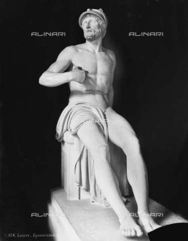 RVA-S-003677-0011 - Epaminonda si toglie una freccia dal petto, statua di Pierre-Charles Brindan, Parigi, Museo del Louvre - Léopold Mercier / Roger-Viollet/Alinari