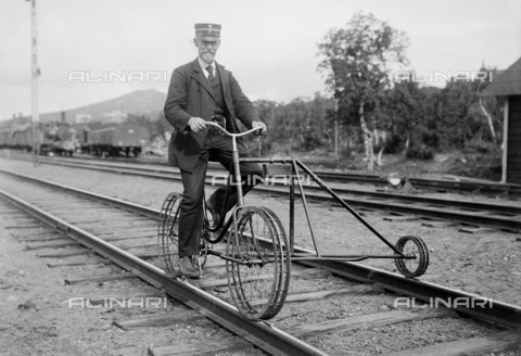 RVA-S-004424-0002 - Railway inspector on a tricycle in Sweden - Date of photography: 1930 - Jacques Boyer / Roger-Viollet/Alinari
