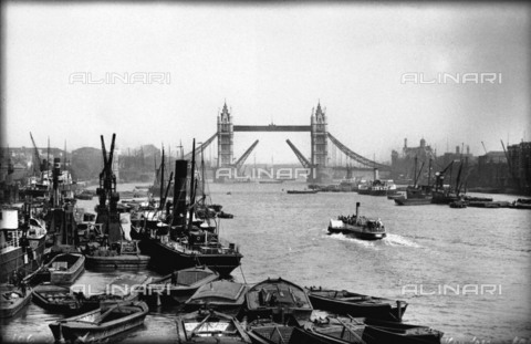 RVA-S-004665-0001 - Il Tower Bridge a Londra - Data dello scatto: 1900 ca. - ND / Roger-Viollet/Alinari