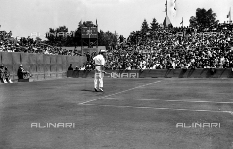 RVA-S-005240-0004 - René Lacoste (1904-1996), French tennis player, during a game versus Tilden. Davis Cup. Paris, Roland-Garros, 1928. - Date of photography: 01/01/1928 - Albert Harlingue / Roger-Viollet/Alinari
