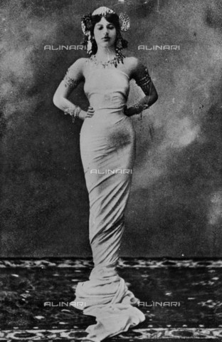 RVA-S-013017-0001 - La ballerina olandese Mata-Hari (Margaretha Geertruida Zelle 1876-1917) - LAPI / Roger-Viollet/Alinari