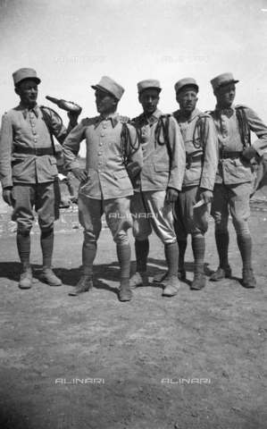 RVA-S-013158-0014 - Ritratto di gruppo del Terzo reggimento della Legione straniera in Marocco - Data dello scatto: 1939-1940 - LAPI / Roger-Viollet/Alinari