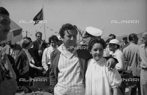 RVA-S-014691-0002 - L'attore inglese Peter Ustinov (1921-2004) durante il Festival del Cinema di Cannes nel 1956 - Data dello scatto: 1956 - Bernard Lipnitzki / Roger-Viollet/Alinari